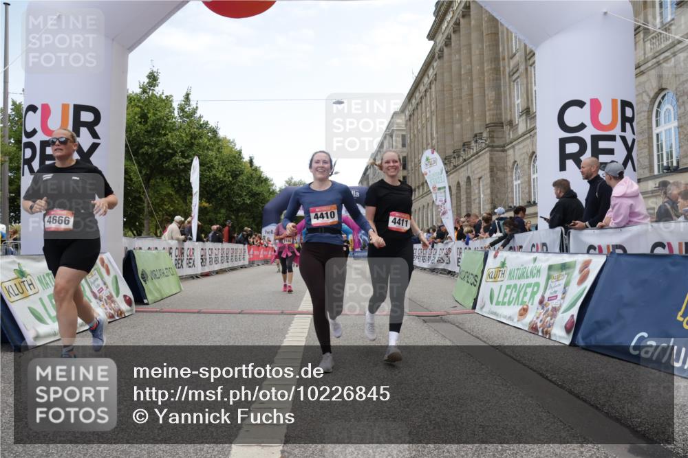 06.09.2026 - CURREX Alsterlauf Yannick Fuchs http://msf.ph/oto/10226845 06.09.2026 10:20:52 Ziel 2146, 2182, 4171, 4410, 4411, 4666, 5180, 5336, 5337, 6177 meine-sportfotos.de