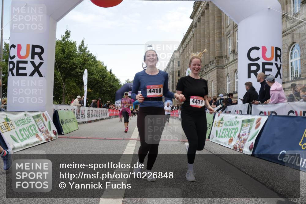 06.09.2026 - CURREX Alsterlauf Yannick Fuchs http://msf.ph/oto/10226848 06.09.2026 10:20:52 Ziel 2146, 2182, 4171, 4410, 4411, 4666, 5180, 5336, 5337, 6177 meine-sportfotos.de