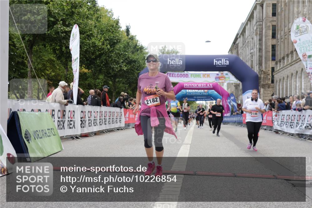 06.09.2026 - CURREX Alsterlauf Yannick Fuchs http://msf.ph/oto/10226854 06.09.2026 10:20:54 Ziel 2146, 2182, 2885, 4410, 4411, 4666, 5180 meine-sportfotos.de