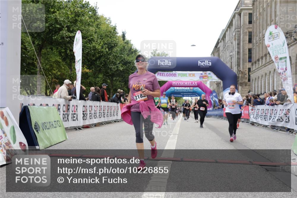 06.09.2026 - CURREX Alsterlauf Yannick Fuchs http://msf.ph/oto/10226855 06.09.2026 10:20:54 Ziel 2146, 2182, 2885, 4410, 4411, 4666, 5180 meine-sportfotos.de