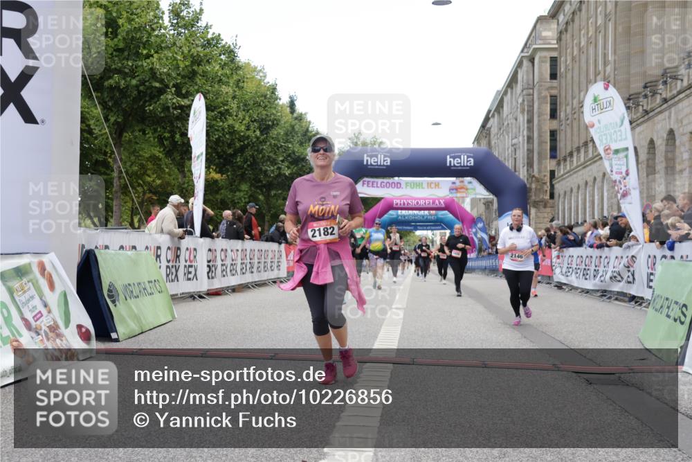 06.09.2026 - CURREX Alsterlauf Yannick Fuchs http://msf.ph/oto/10226856 06.09.2026 10:20:54 Ziel 2146, 2182, 2885, 4410, 4411, 4666, 5180 meine-sportfotos.de