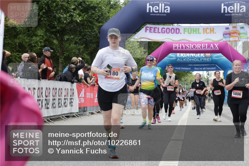06.09.2026 - CURREX Alsterlauf Yannick Fuchs http://msf.ph/oto/10226861 06.09.2026 10:20:56 Ziel 2146, 2182, 2885, 4410, 4411, 4666, 5180, 5806, 6403, 6404 meine-sportfotos.de