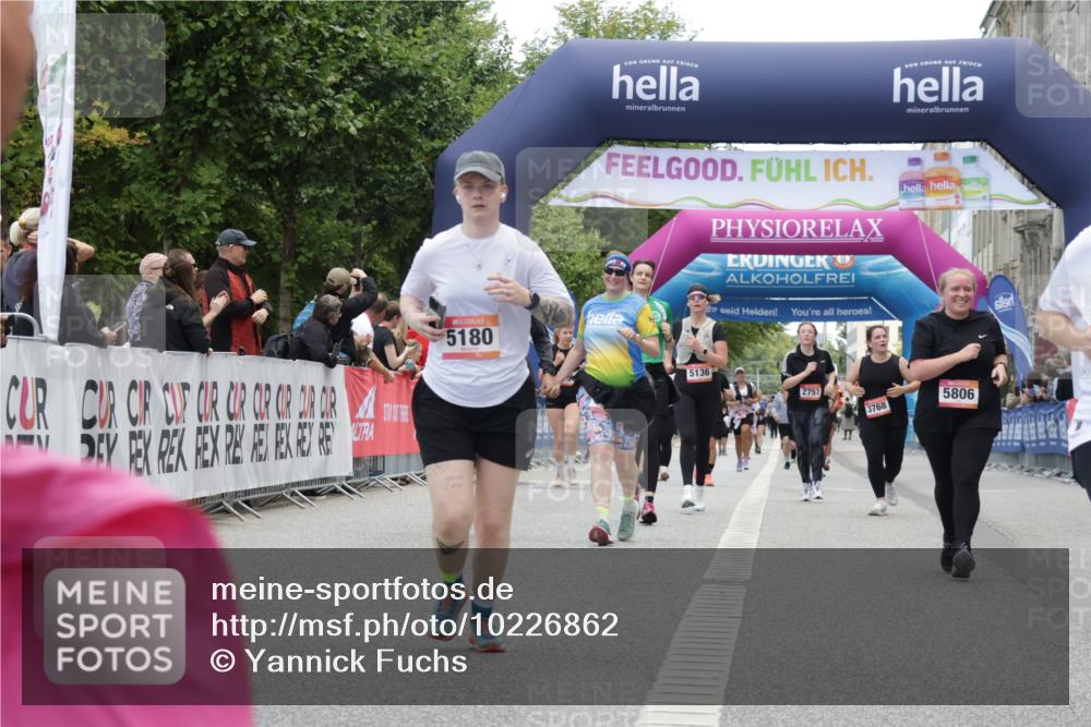 06.09.2026 - CURREX Alsterlauf Yannick Fuchs http://msf.ph/oto/10226862 06.09.2026 10:20:56 Ziel 2146, 2182, 2885, 4410, 4411, 4666, 5180, 5806, 6403, 6404 meine-sportfotos.de