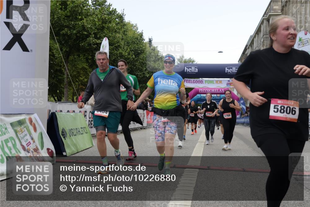 06.09.2026 - CURREX Alsterlauf Yannick Fuchs http://msf.ph/oto/10226880 06.09.2026 10:21:01 Ziel 2146, 2182, 2754, 2755, 2757, 2885, 3495, 5136, 5180, 5806, 6403, 6404 meine-sportfotos.de