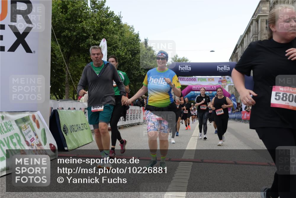06.09.2026 - CURREX Alsterlauf Yannick Fuchs http://msf.ph/oto/10226881 06.09.2026 10:21:02 Ziel 2146, 2754, 2755, 2757, 2885, 3495, 4436, 5136, 5180, 5806, 6403, 6404 meine-sportfotos.de