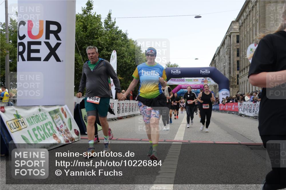 06.09.2026 - CURREX Alsterlauf Yannick Fuchs http://msf.ph/oto/10226884 06.09.2026 10:21:02 Ziel 2146, 2754, 2755, 2757, 2885, 3495, 4436, 5136, 5180, 5806, 6403, 6404 meine-sportfotos.de