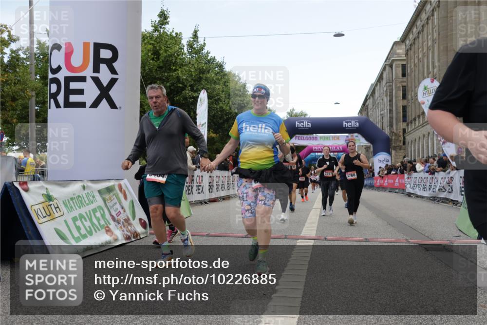06.09.2026 - CURREX Alsterlauf Yannick Fuchs http://msf.ph/oto/10226885 06.09.2026 10:21:02 Ziel 2146, 2754, 2755, 2757, 2885, 3495, 4436, 5136, 5180, 5806, 6403, 6404 meine-sportfotos.de
