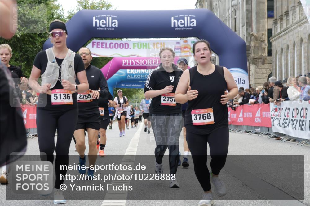 06.09.2026 - CURREX Alsterlauf Yannick Fuchs http://msf.ph/oto/10226888 06.09.2026 10:21:03 Ziel 2146, 2754, 2755, 2757, 2885, 3495, 4436, 4562, 5136, 5180, 5806, 6403, 6404 meine-sportfotos.de