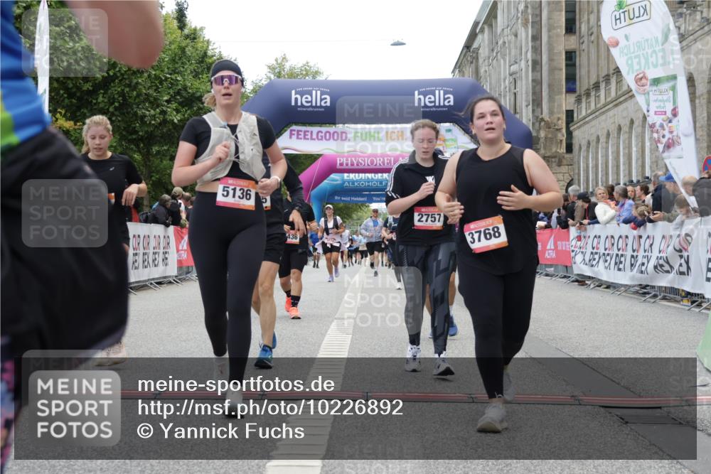 06.09.2026 - CURREX Alsterlauf Yannick Fuchs http://msf.ph/oto/10226892 06.09.2026 10:21:04 Ziel 2754, 2755, 2757, 2885, 3495, 4436, 4562, 5136, 5180, 5806, 6403, 6404 meine-sportfotos.de
