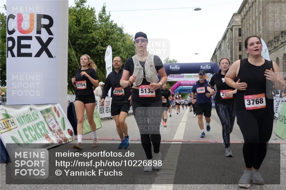 06.09.2026 - CURREX Alsterlauf Yannick Fuchs http://msf.ph/oto/10226898 06.09.2026 10:21:05 Ziel 2754, 2755, 2757, 2885, 3406, 3495, 3579, 4436, 4562, 5136, 5562, 5806, 6403, 6404 meine-sportfotos.de