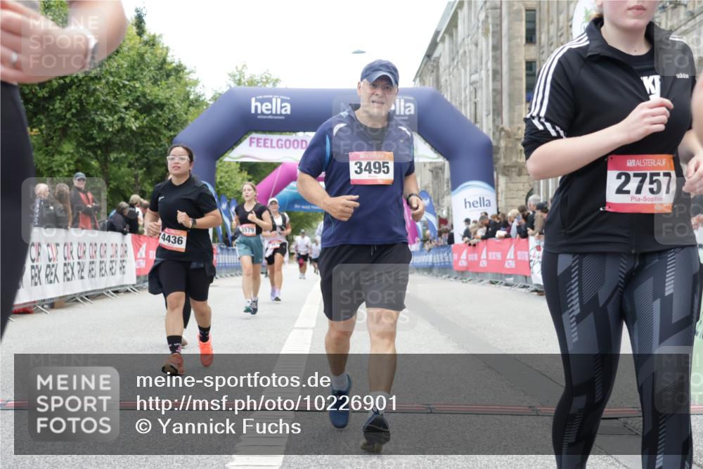 06.09.2026 - CURREX Alsterlauf Yannick Fuchs http://msf.ph/oto/10226901 06.09.2026 10:21:06 Ziel 2754, 2755, 2757, 2885, 3406, 3495, 3579, 4436, 4562, 5136, 5562, 5806, 6403, 6404 meine-sportfotos.de