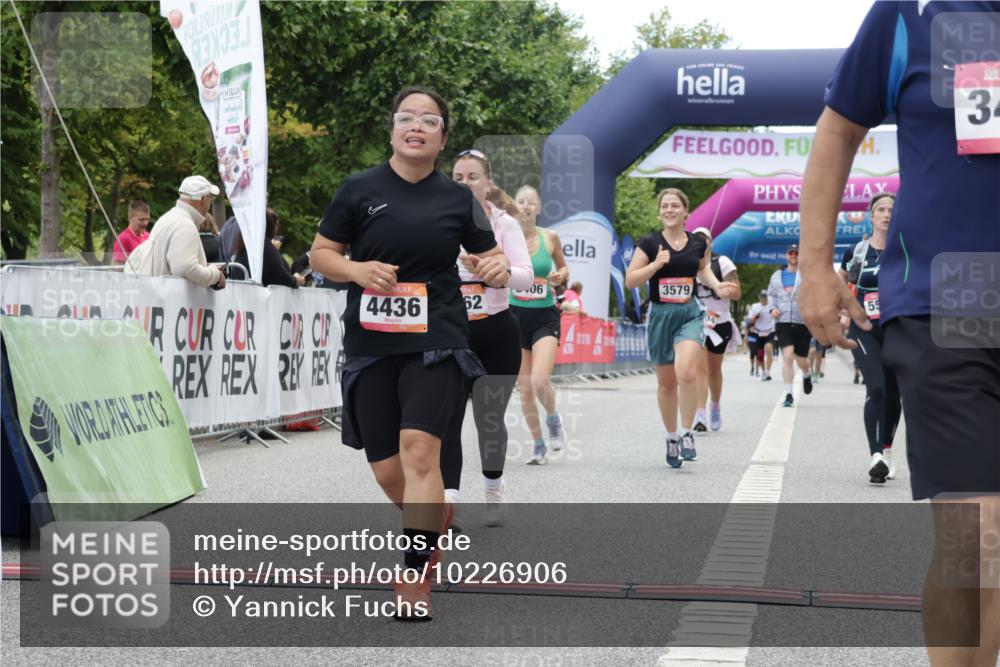 06.09.2026 - CURREX Alsterlauf Yannick Fuchs http://msf.ph/oto/10226906 06.09.2026 10:21:07 Ziel 2754, 2755, 2757, 3406, 3495, 3579, 4436, 4562, 4934, 5136, 5562, 5806, 6403, 6404 meine-sportfotos.de