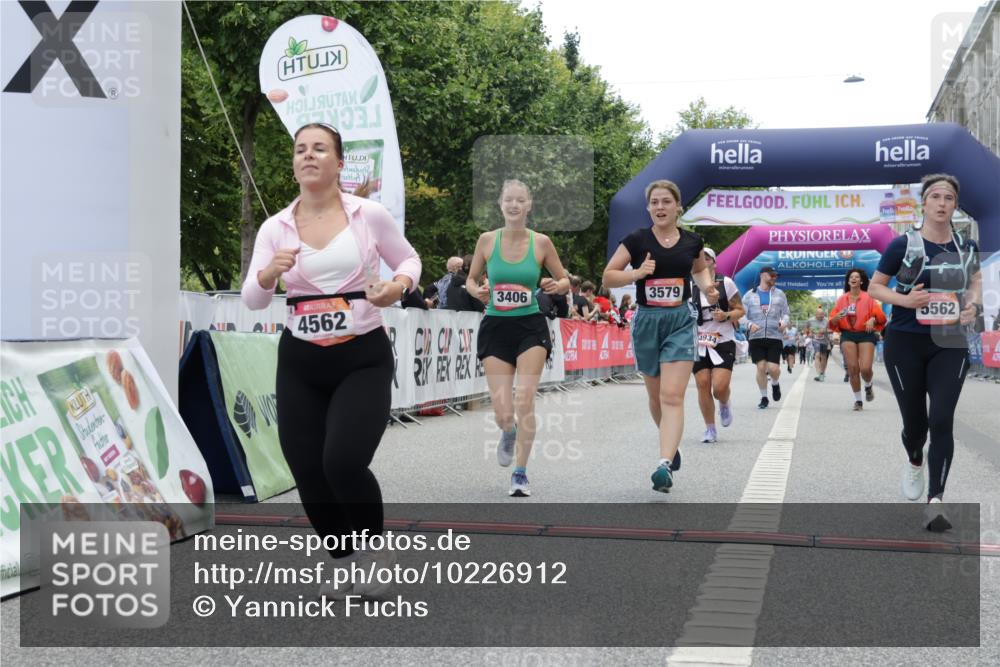 06.09.2026 - CURREX Alsterlauf Yannick Fuchs http://msf.ph/oto/10226912 06.09.2026 10:21:09 Ziel 2754, 2755, 2757, 3406, 3495, 3579, 4436, 4562, 4934, 5136, 5562, 8255 meine-sportfotos.de