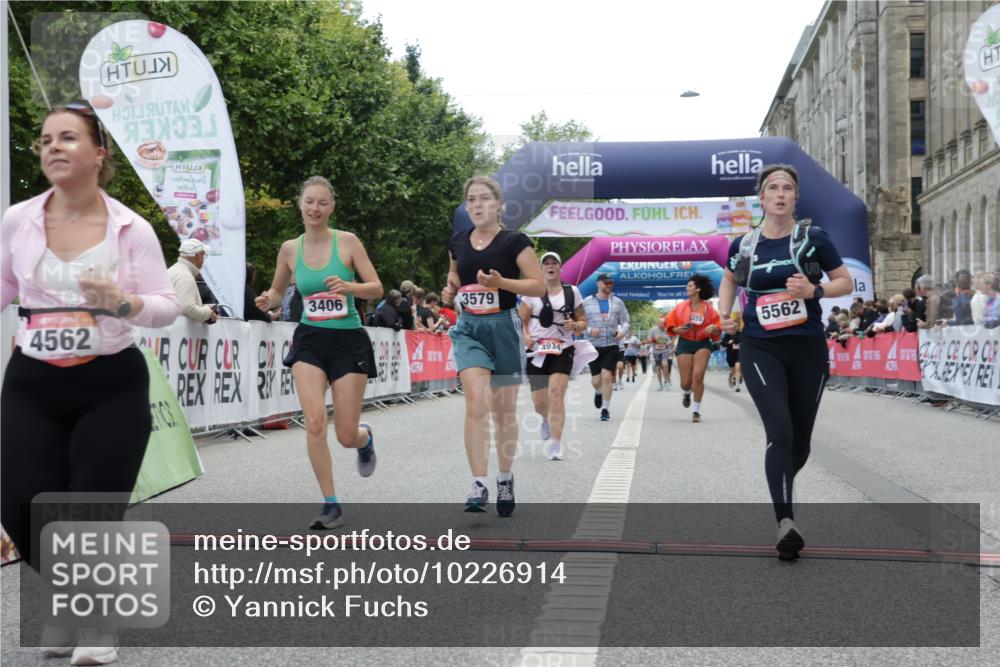 06.09.2026 - CURREX Alsterlauf Yannick Fuchs http://msf.ph/oto/10226914 06.09.2026 10:21:09 Ziel 2754, 2755, 2757, 3406, 3495, 3579, 4436, 4562, 4934, 5136, 5562, 8255 meine-sportfotos.de