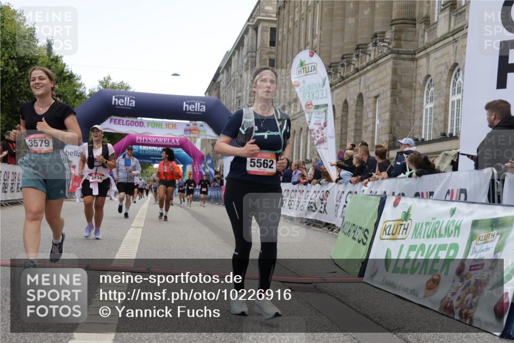 06.09.2026 - CURREX Alsterlauf Yannick Fuchs http://msf.ph/oto/10226916 06.09.2026 10:21:10 Ziel 2754, 2755, 2757, 3406, 3495, 3579, 4436, 4562, 4934, 5136, 5562, 5824, 8255 meine-sportfotos.de