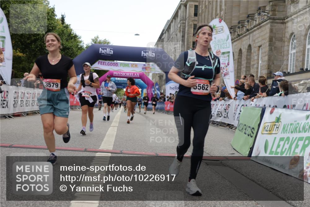 06.09.2026 - CURREX Alsterlauf Yannick Fuchs http://msf.ph/oto/10226917 06.09.2026 10:21:10 Ziel 2754, 2755, 2757, 3406, 3495, 3579, 4436, 4562, 4934, 5136, 5562, 5824, 8255 meine-sportfotos.de