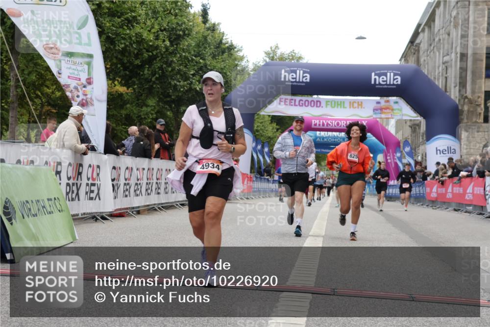 06.09.2026 - CURREX Alsterlauf Yannick Fuchs http://msf.ph/oto/10226920 06.09.2026 10:21:11 Ziel 2754, 2755, 2757, 3406, 3495, 3579, 4436, 4562, 4934, 5562, 5824, 8255 meine-sportfotos.de