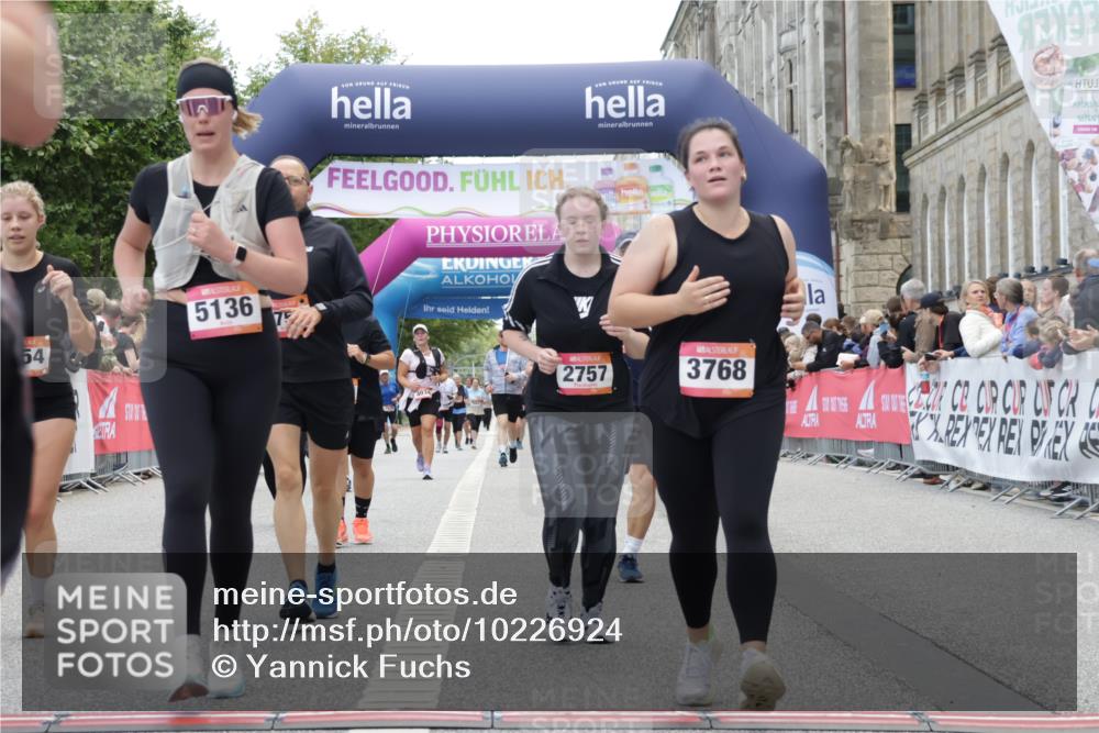 06.09.2026 - CURREX Alsterlauf Yannick Fuchs http://msf.ph/oto/10226924 06.09.2026 10:21:03 Ziel 2146, 2754, 2755, 2757, 2885, 3495, 4436, 4562, 5136, 5180, 5806, 6403, 6404 meine-sportfotos.de