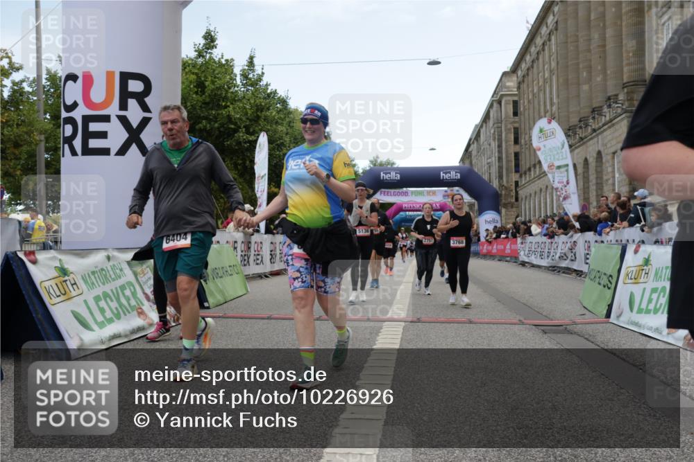 06.09.2026 - CURREX Alsterlauf Yannick Fuchs http://msf.ph/oto/10226926 06.09.2026 10:21:03 Ziel 2146, 2754, 2755, 2757, 2885, 3495, 4436, 4562, 5136, 5180, 5806, 6403, 6404 meine-sportfotos.de