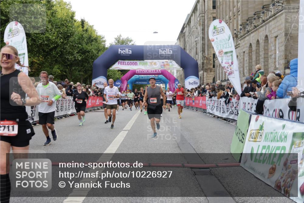 06.09.2026 - CURREX Alsterlauf Yannick Fuchs http://msf.ph/oto/10226927 06.09.2026 09:58:52 Ziel 2017, 2065, 2244, 2711, 3078, 3313, 3691, 4080, 4081, 4299, 5557, 5661, 5764, 5810, 5964, 6111, 6311 meine-sportfotos.de