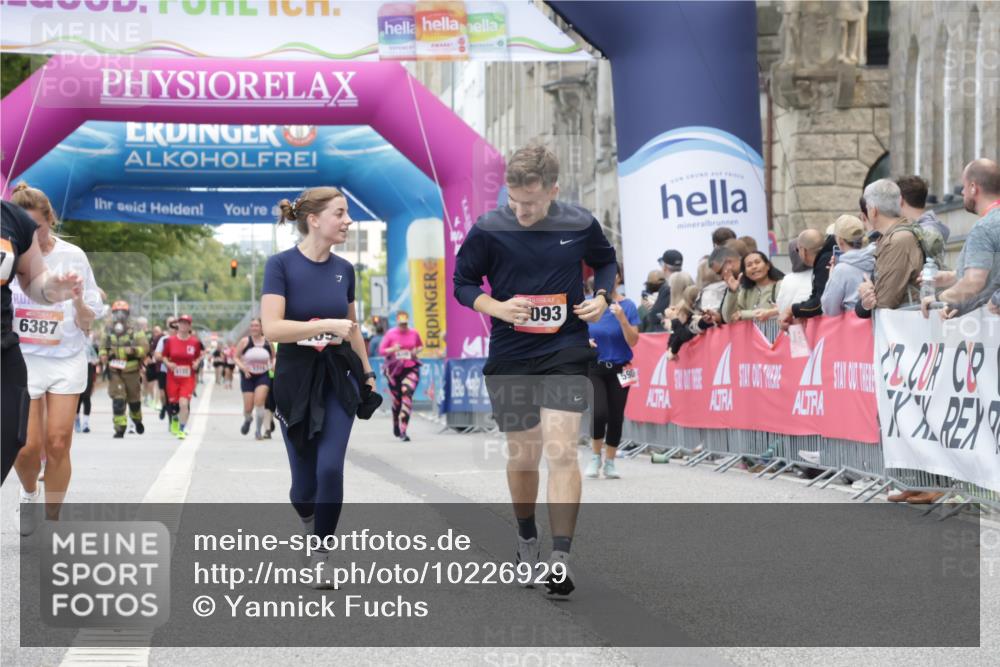 06.09.2026 - CURREX Alsterlauf Yannick Fuchs http://msf.ph/oto/10226929 06.09.2026 10:23:07 Ziel 2987, 3275, 4093, 4094, 6225 meine-sportfotos.de