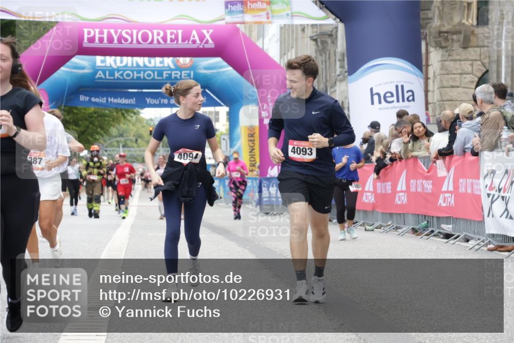 06.09.2026 - CURREX Alsterlauf Yannick Fuchs http://msf.ph/oto/10226931 06.09.2026 10:23:07 Ziel 2987, 3275, 4093, 4094, 6225 meine-sportfotos.de