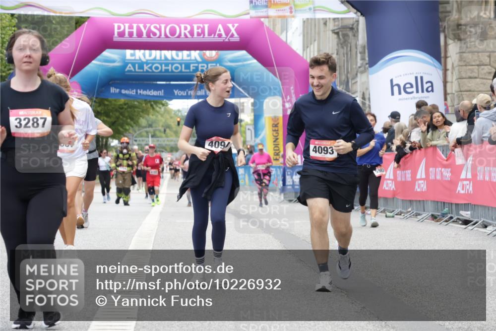 06.09.2026 - CURREX Alsterlauf Yannick Fuchs http://msf.ph/oto/10226932 06.09.2026 10:23:07 Ziel 2987, 3275, 4093, 4094, 6225 meine-sportfotos.de