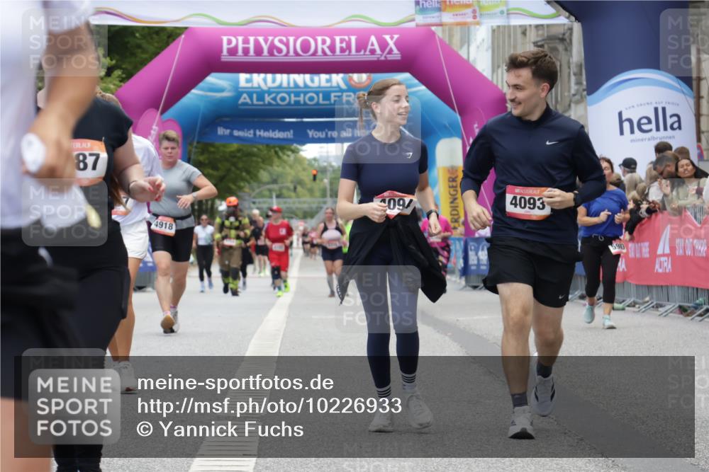 06.09.2026 - CURREX Alsterlauf Yannick Fuchs http://msf.ph/oto/10226933 06.09.2026 10:23:08 Ziel 2987, 4093, 4094, 6225, 6387 meine-sportfotos.de