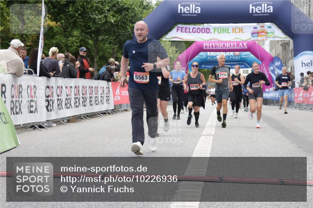 06.09.2026 - CURREX Alsterlauf Yannick Fuchs http://msf.ph/oto/10226936 06.09.2026 10:22:40 Ziel 2751, 2774, 4903, 5358, 5563 meine-sportfotos.de