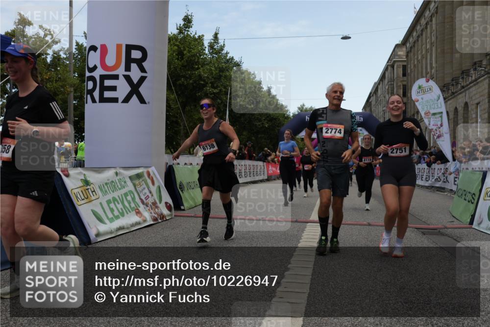 06.09.2026 - CURREX Alsterlauf Yannick Fuchs http://msf.ph/oto/10226947 06.09.2026 10:22:45 Ziel 2751, 2774, 3372, 5289, 5358, 5563, 6489, 8074, 8119 meine-sportfotos.de