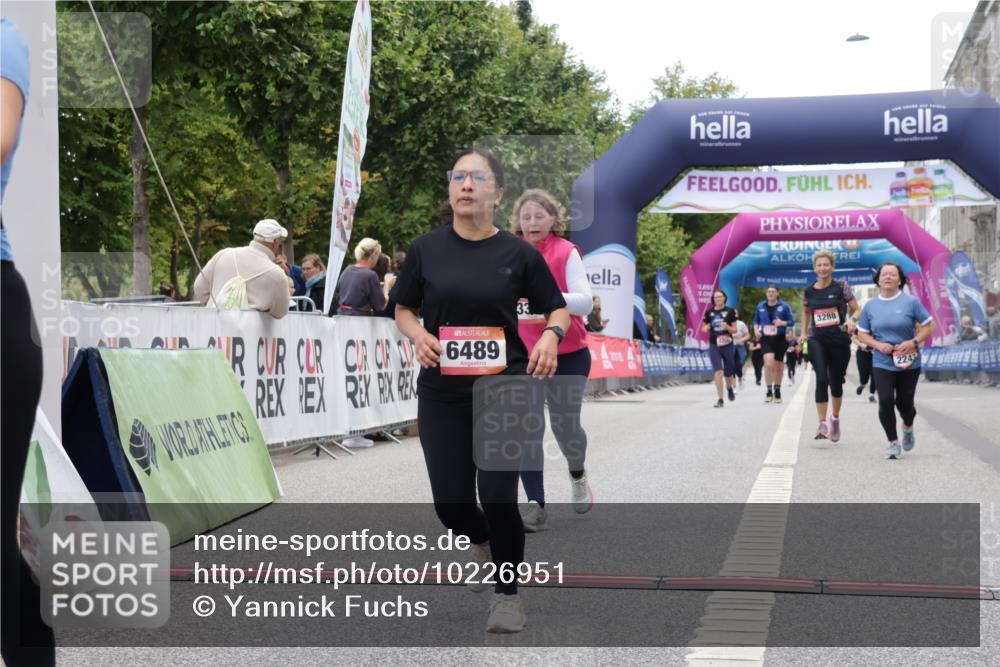 06.09.2026 - CURREX Alsterlauf Yannick Fuchs http://msf.ph/oto/10226951 06.09.2026 10:22:48 Ziel 2243, 2751, 2774, 3288, 3372, 5289, 5358, 5563, 6489, 8074, 8119 meine-sportfotos.de