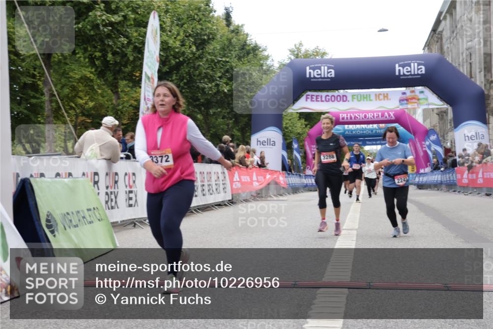 06.09.2026 - CURREX Alsterlauf Yannick Fuchs http://msf.ph/oto/10226956 06.09.2026 10:22:49 Ziel 2243, 2751, 2774, 3288, 3372, 5289, 5358, 5563, 6489, 8074, 8119 meine-sportfotos.de