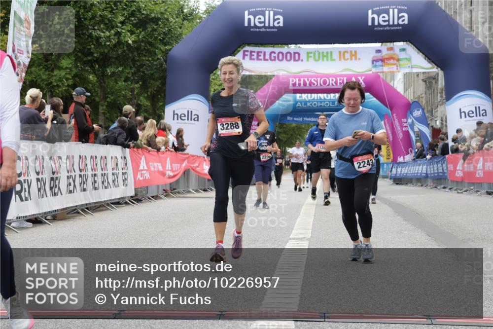 06.09.2026 - CURREX Alsterlauf Yannick Fuchs http://msf.ph/oto/10226957 06.09.2026 10:22:50 Ziel 2243, 2751, 2774, 3288, 3372, 5289, 5358, 6489, 8074, 8119 meine-sportfotos.de