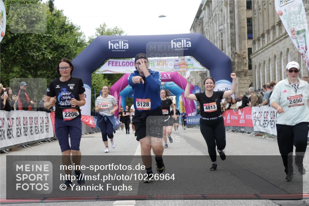 06.09.2026 - CURREX Alsterlauf Yannick Fuchs http://msf.ph/oto/10226964 06.09.2026 10:22:56 Ziel 2206, 2243, 2490, 3275, 3288, 3372, 4813, 5128, 8074 meine-sportfotos.de
