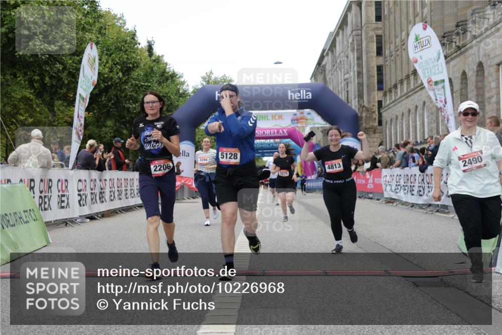 06.09.2026 - CURREX Alsterlauf Yannick Fuchs http://msf.ph/oto/10226968 06.09.2026 10:22:57 Ziel 2206, 2243, 2490, 3275, 3288, 4813, 5128 meine-sportfotos.de