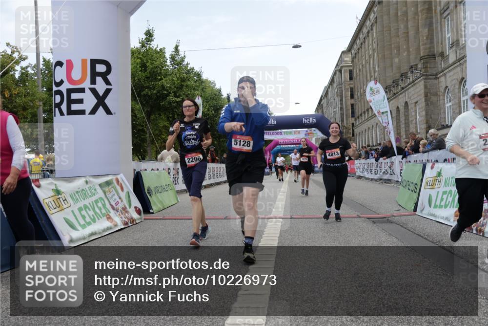 06.09.2026 - CURREX Alsterlauf Yannick Fuchs http://msf.ph/oto/10226973 06.09.2026 10:22:58 Ziel 2206, 2243, 2490, 3275, 3288, 4813, 5128 meine-sportfotos.de