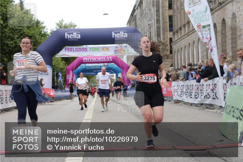 06.09.2026 - CURREX Alsterlauf Yannick Fuchs http://msf.ph/oto/10226979 06.09.2026 10:23:00 Ziel 2206, 2490, 3275, 4813, 5128, 6225 meine-sportfotos.de