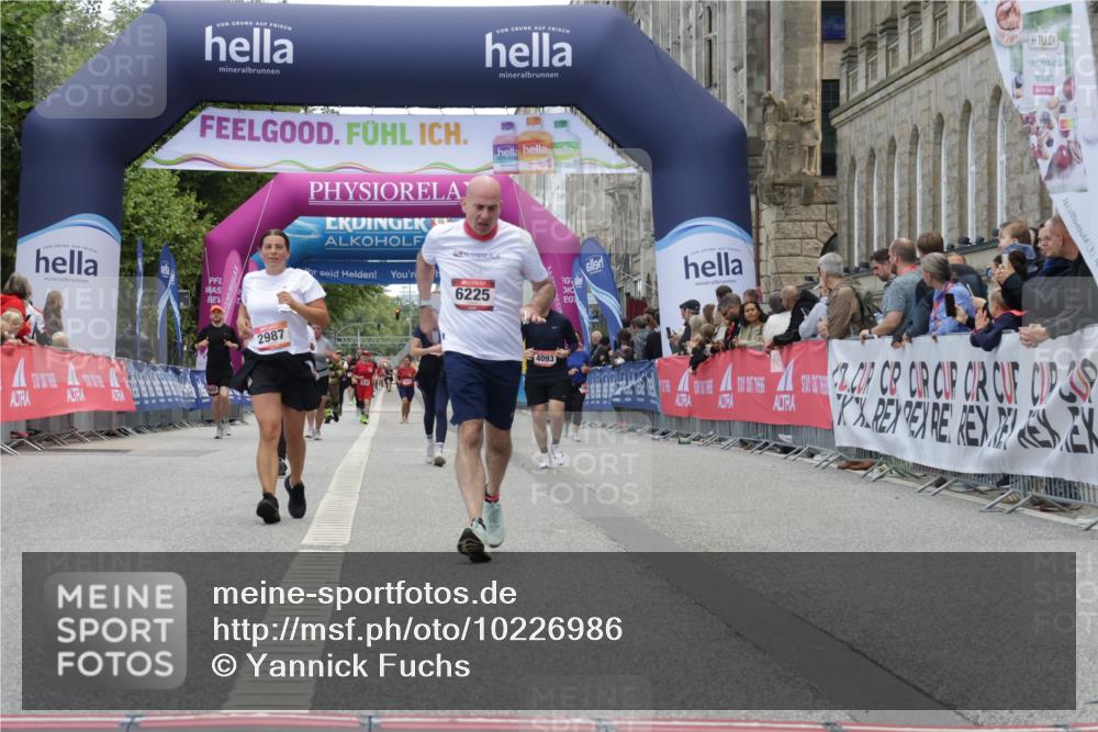 06.09.2026 - CURREX Alsterlauf Yannick Fuchs http://msf.ph/oto/10226986 06.09.2026 10:23:02 Ziel 2206, 2490, 2987, 3275, 4813, 5128, 6225 meine-sportfotos.de