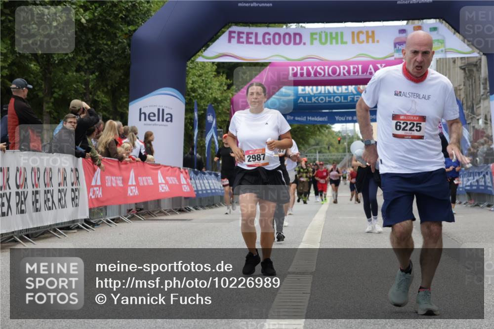 06.09.2026 - CURREX Alsterlauf Yannick Fuchs http://msf.ph/oto/10226989 06.09.2026 10:23:03 Ziel 2206, 2490, 2987, 3275, 4813, 5128, 6225 meine-sportfotos.de