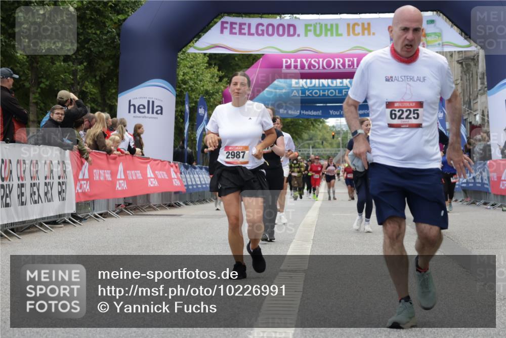 06.09.2026 - CURREX Alsterlauf Yannick Fuchs http://msf.ph/oto/10226991 06.09.2026 10:23:03 Ziel 2206, 2490, 2987, 3275, 4813, 5128, 6225 meine-sportfotos.de