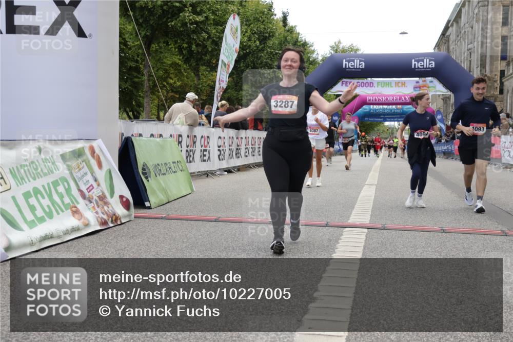 06.09.2026 - CURREX Alsterlauf Yannick Fuchs http://msf.ph/oto/10227005 06.09.2026 10:23:10 Ziel 2987, 4093, 4094, 4918, 6225, 6387 meine-sportfotos.de