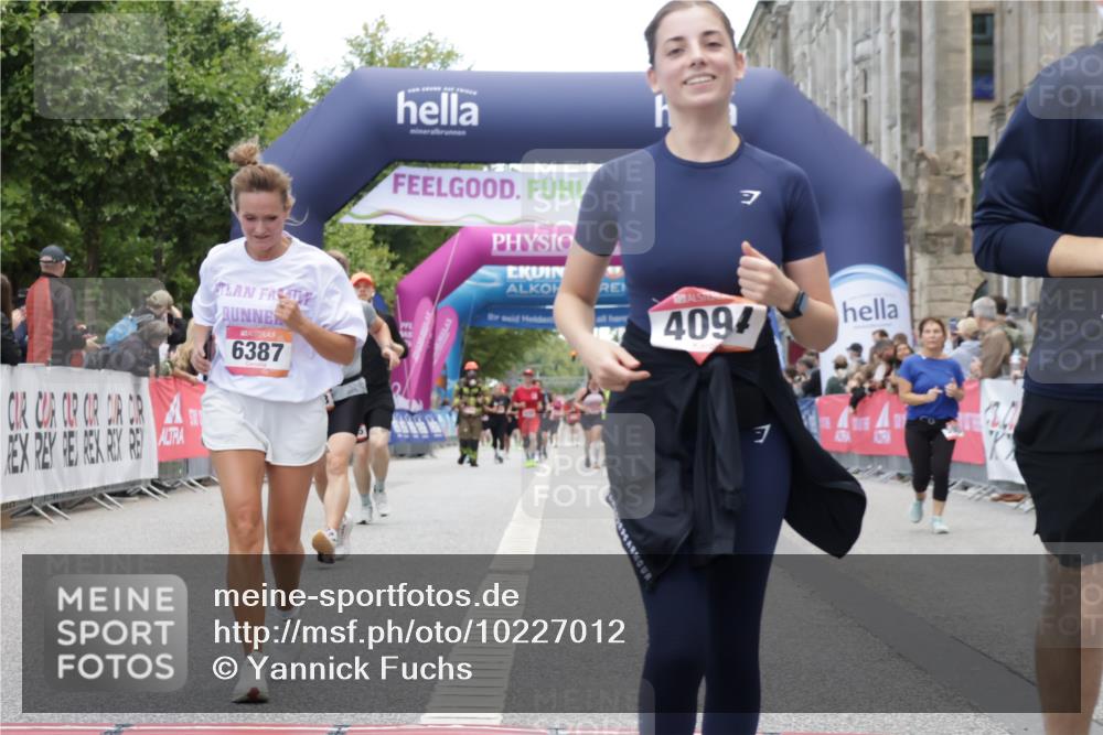 06.09.2026 - CURREX Alsterlauf Yannick Fuchs http://msf.ph/oto/10227012 06.09.2026 10:23:12 Ziel 2987, 4093, 4094, 4918, 6225, 6387 meine-sportfotos.de