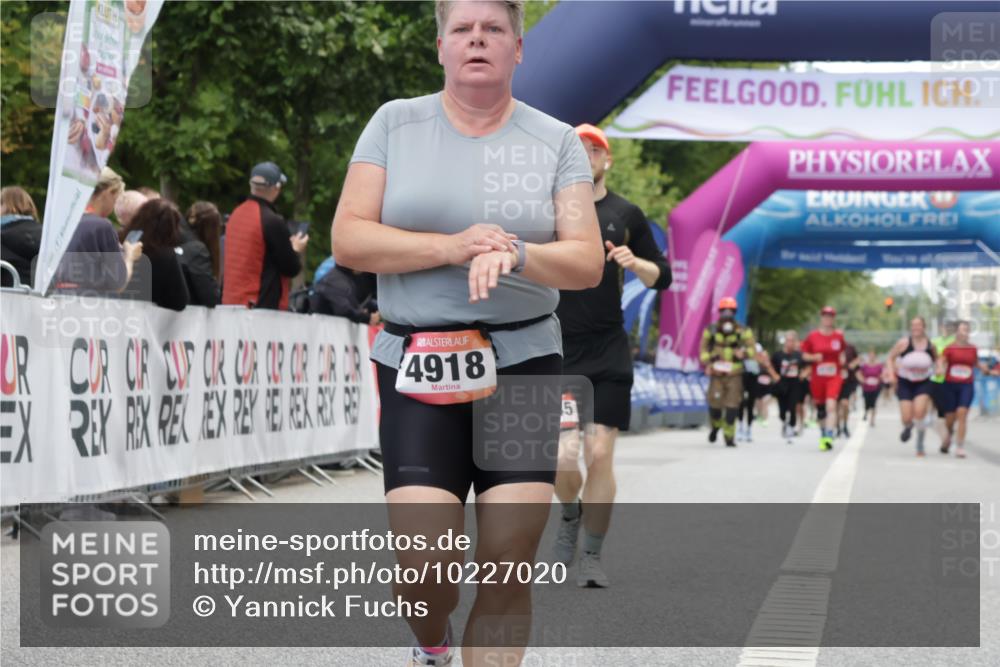 06.09.2026 - CURREX Alsterlauf Yannick Fuchs http://msf.ph/oto/10227020 06.09.2026 10:23:15 Ziel 2945, 4093, 4094, 4918, 5980, 6387 meine-sportfotos.de