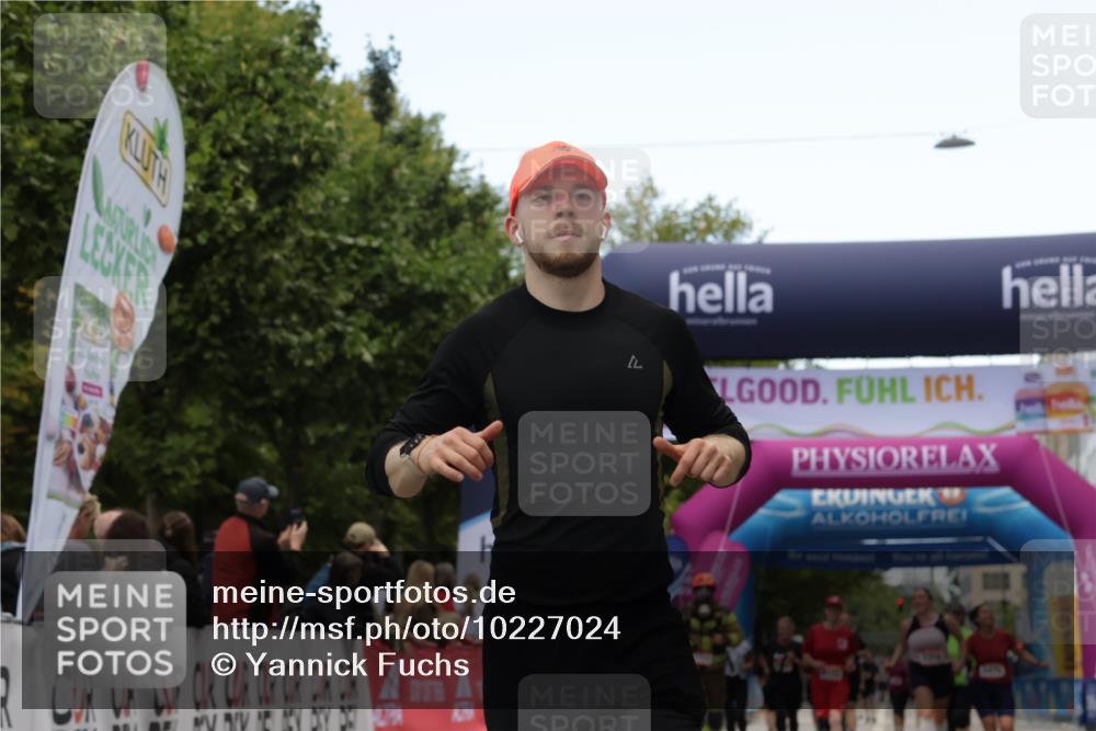 06.09.2026 - CURREX Alsterlauf Yannick Fuchs http://msf.ph/oto/10227024 06.09.2026 10:23:18 Ziel 2945, 3305, 4093, 4094, 4918, 5980, 6387 meine-sportfotos.de