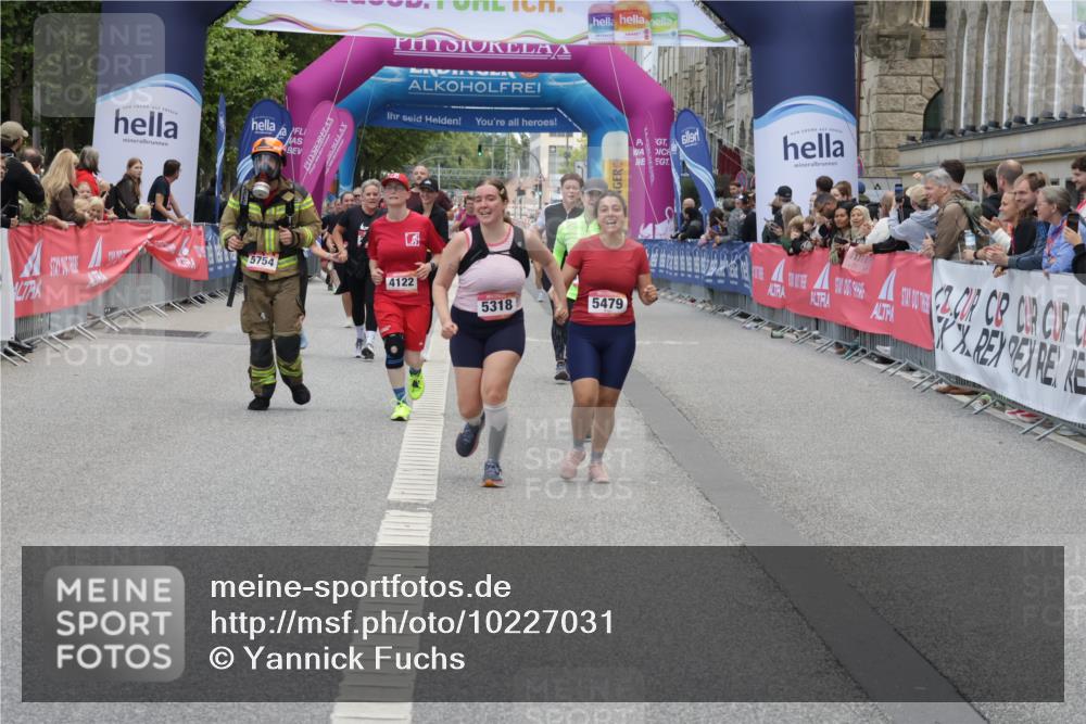 06.09.2026 - CURREX Alsterlauf Yannick Fuchs http://msf.ph/oto/10227031 06.09.2026 10:23:25 Ziel 2945, 3305, 5479, 5980 meine-sportfotos.de