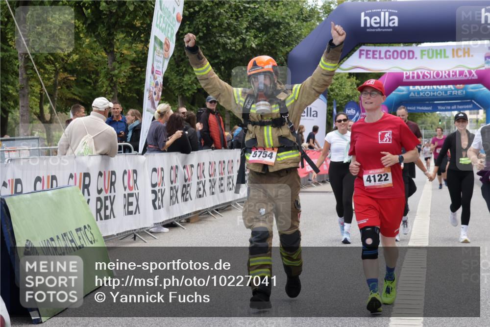 06.09.2026 - CURREX Alsterlauf Yannick Fuchs http://msf.ph/oto/10227041 06.09.2026 10:23:30 Ziel 2591, 2592, 2593, 3118, 3305, 4122, 5479, 5754 meine-sportfotos.de