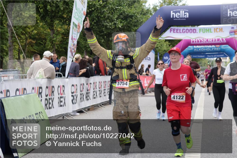 06.09.2026 - CURREX Alsterlauf Yannick Fuchs http://msf.ph/oto/10227042 06.09.2026 10:23:30 Ziel 2591, 2592, 2593, 3118, 3305, 4122, 5479, 5754 meine-sportfotos.de