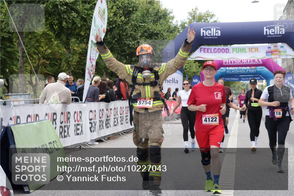 06.09.2026 - CURREX Alsterlauf Yannick Fuchs http://msf.ph/oto/10227043 06.09.2026 10:23:30 Ziel 2591, 2592, 2593, 3118, 3305, 4122, 5479, 5754 meine-sportfotos.de