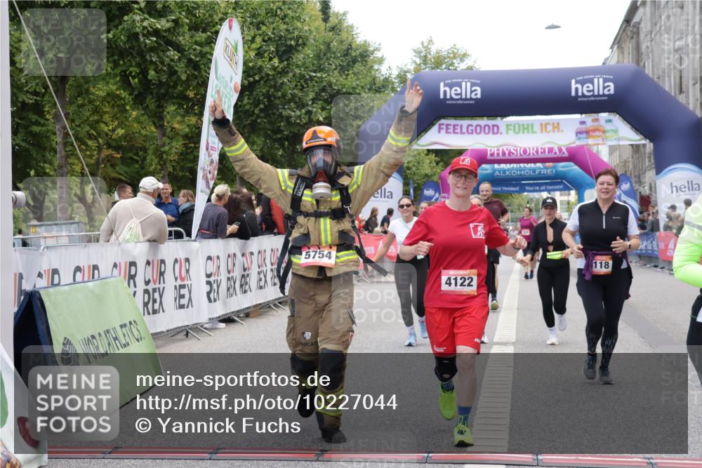 06.09.2026 - CURREX Alsterlauf Yannick Fuchs http://msf.ph/oto/10227044 06.09.2026 10:23:30 Ziel 2591, 2592, 2593, 3118, 3305, 4122, 5479, 5754 meine-sportfotos.de