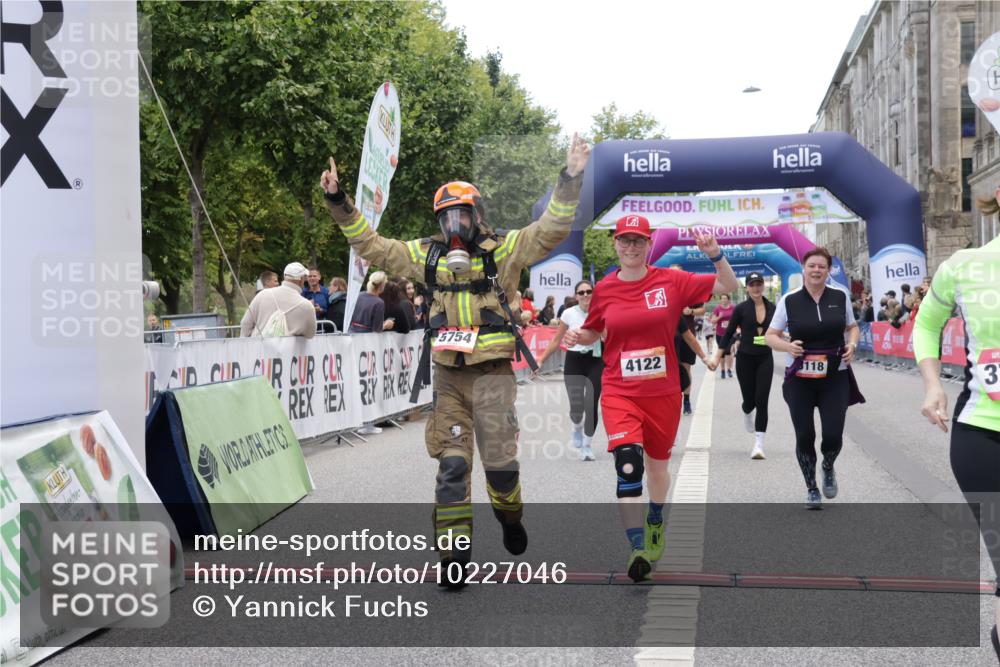 06.09.2026 - CURREX Alsterlauf Yannick Fuchs http://msf.ph/oto/10227046 06.09.2026 10:23:31 Ziel 2591, 2592, 2593, 2939, 3118, 4122, 4303, 5479, 5754 meine-sportfotos.de